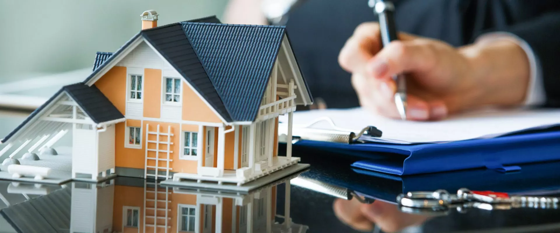 When should i take out renter’s insurance?